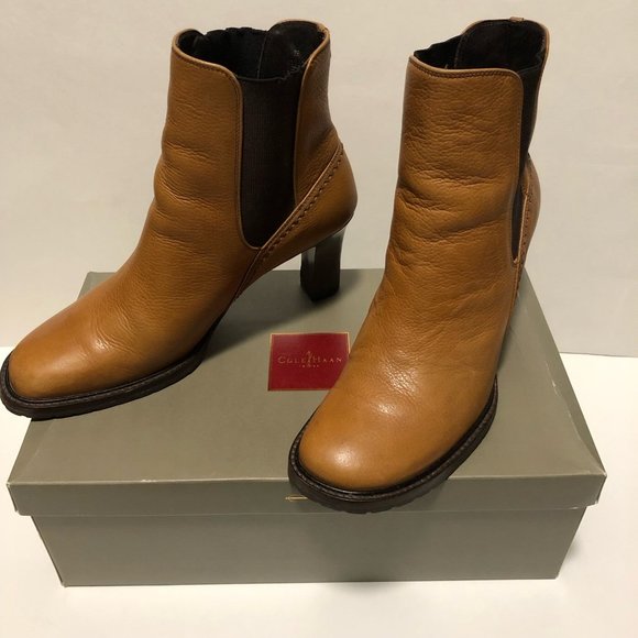 HPπ COLE HAAN Country Vibram Leather EUC Brown Heeled Ankle Boots 8B Like NEW - Picture 3 of 16